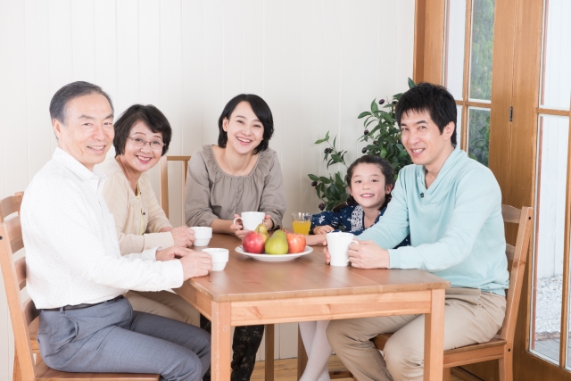 ウォーターサーバーで家族団らん